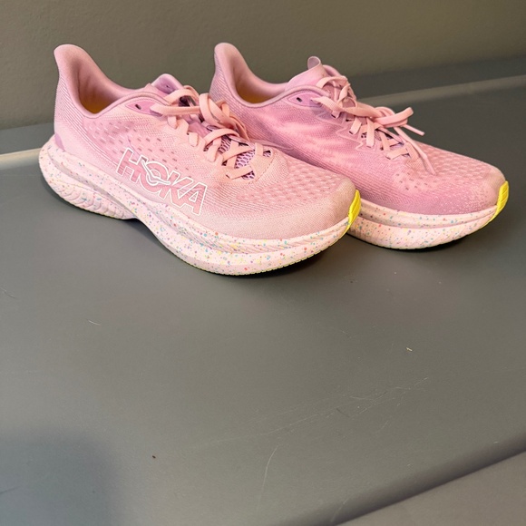 Hoka Mach 6 women's size 8.5 Pink twilight/ lemonade color way - Picture 1 of 6